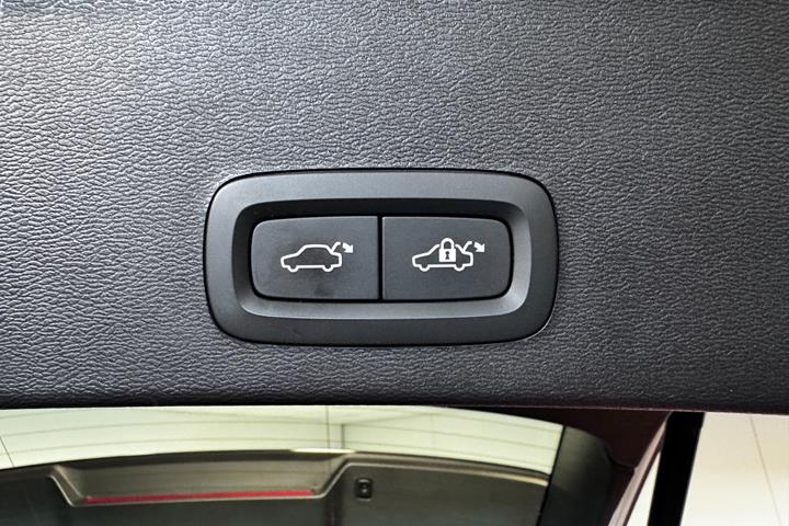 Hvid Volvo XC40 fra 2023