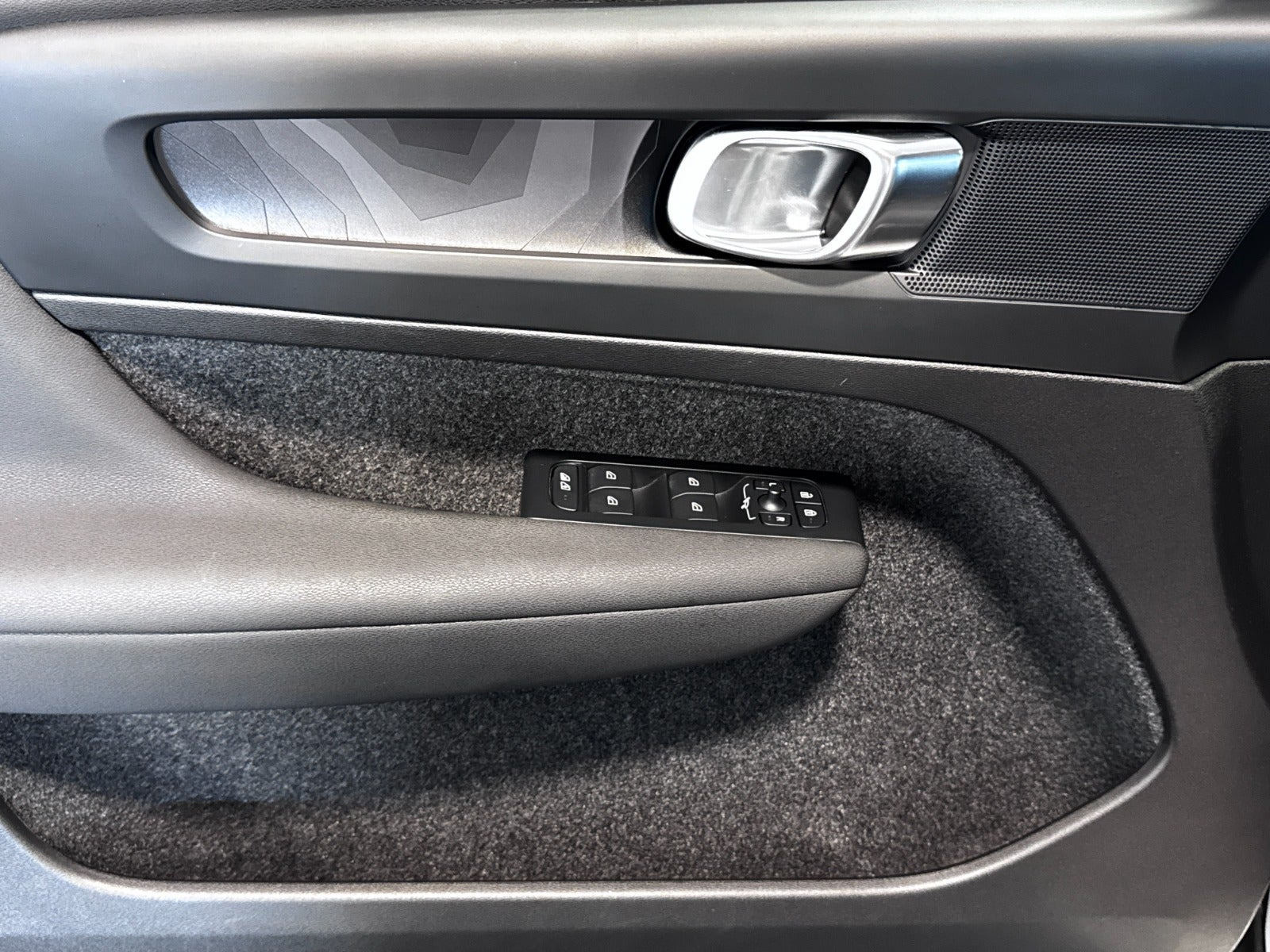 Hvid Volvo XC40 fra 2023