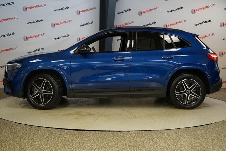 Blå Mercedes EQA250+ fra 2025