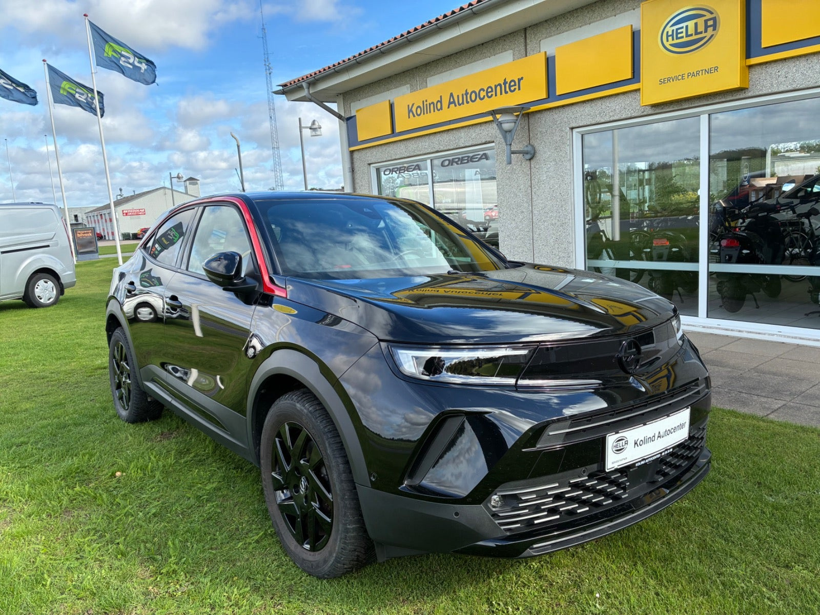 Sort Opel Mokka-e fra 2023