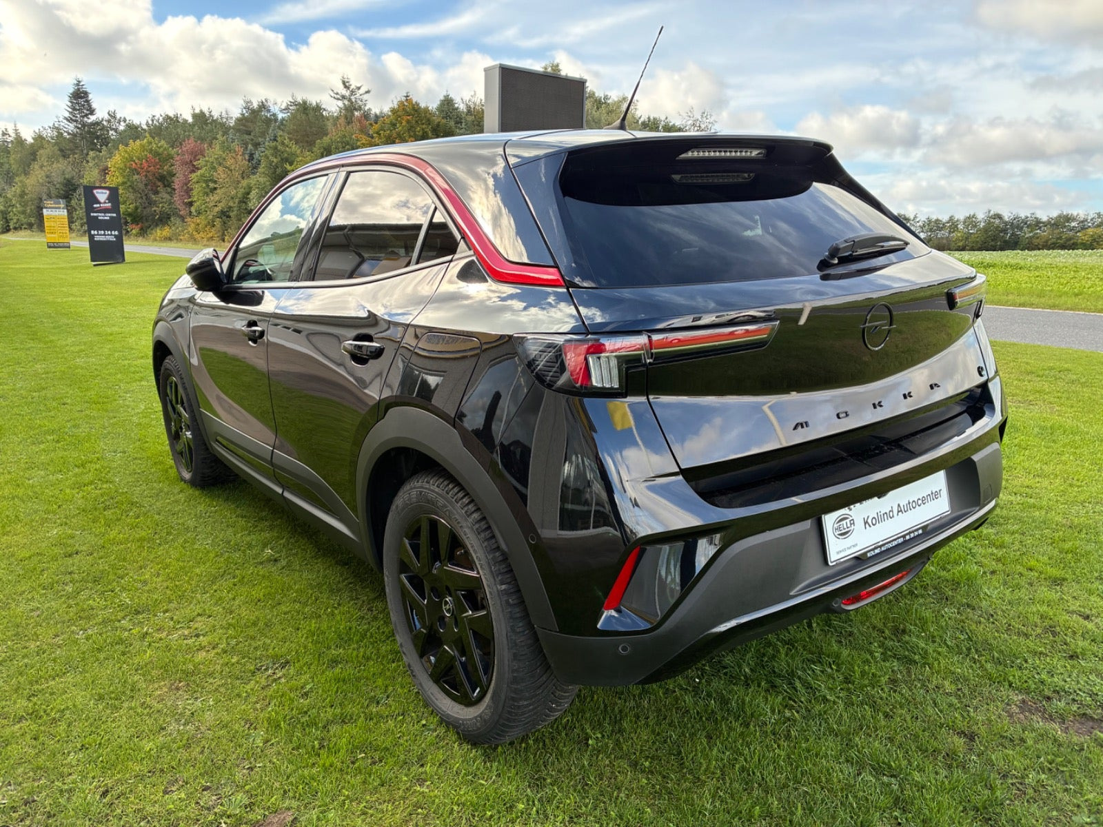 Sort Opel Mokka-e fra 2023