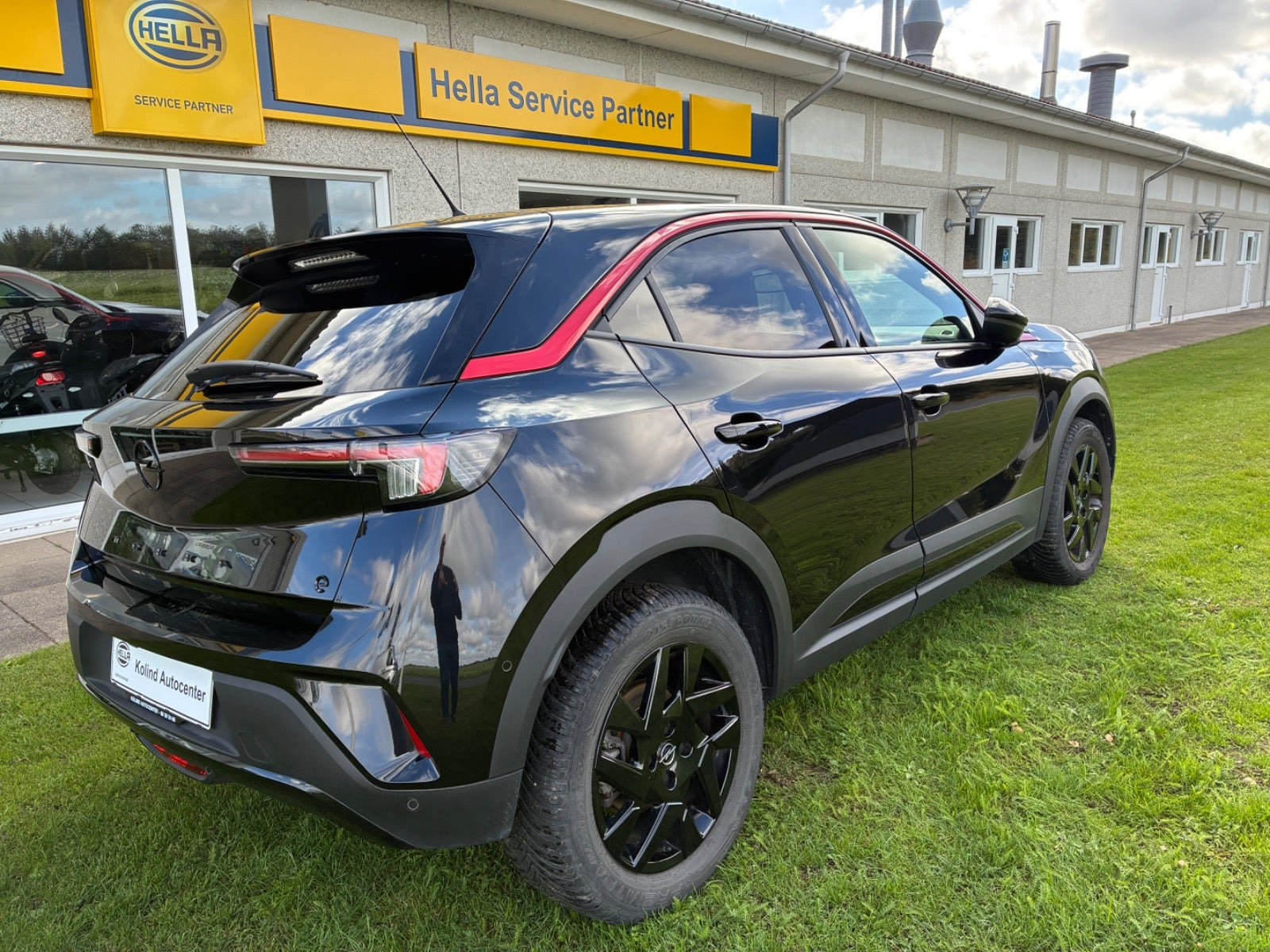 Sort Opel Mokka-e fra 2023