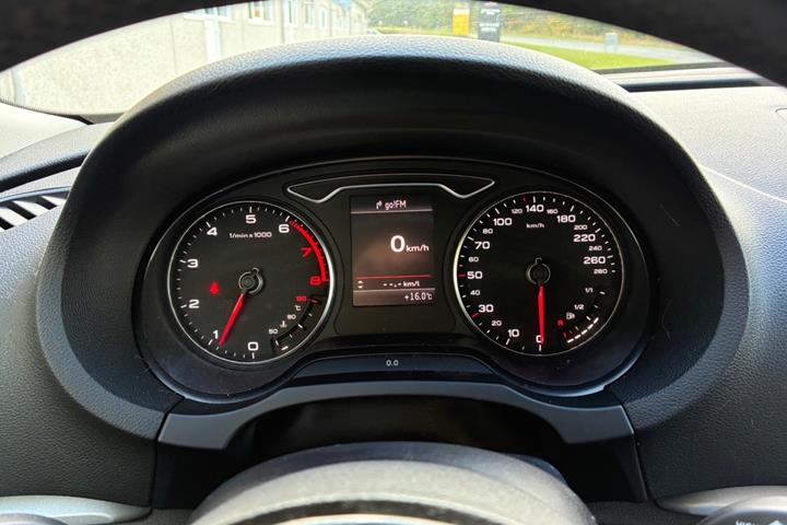 Grå Audi A3 fra 2014