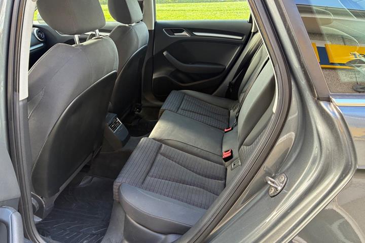 Grå Audi A3 fra 2014