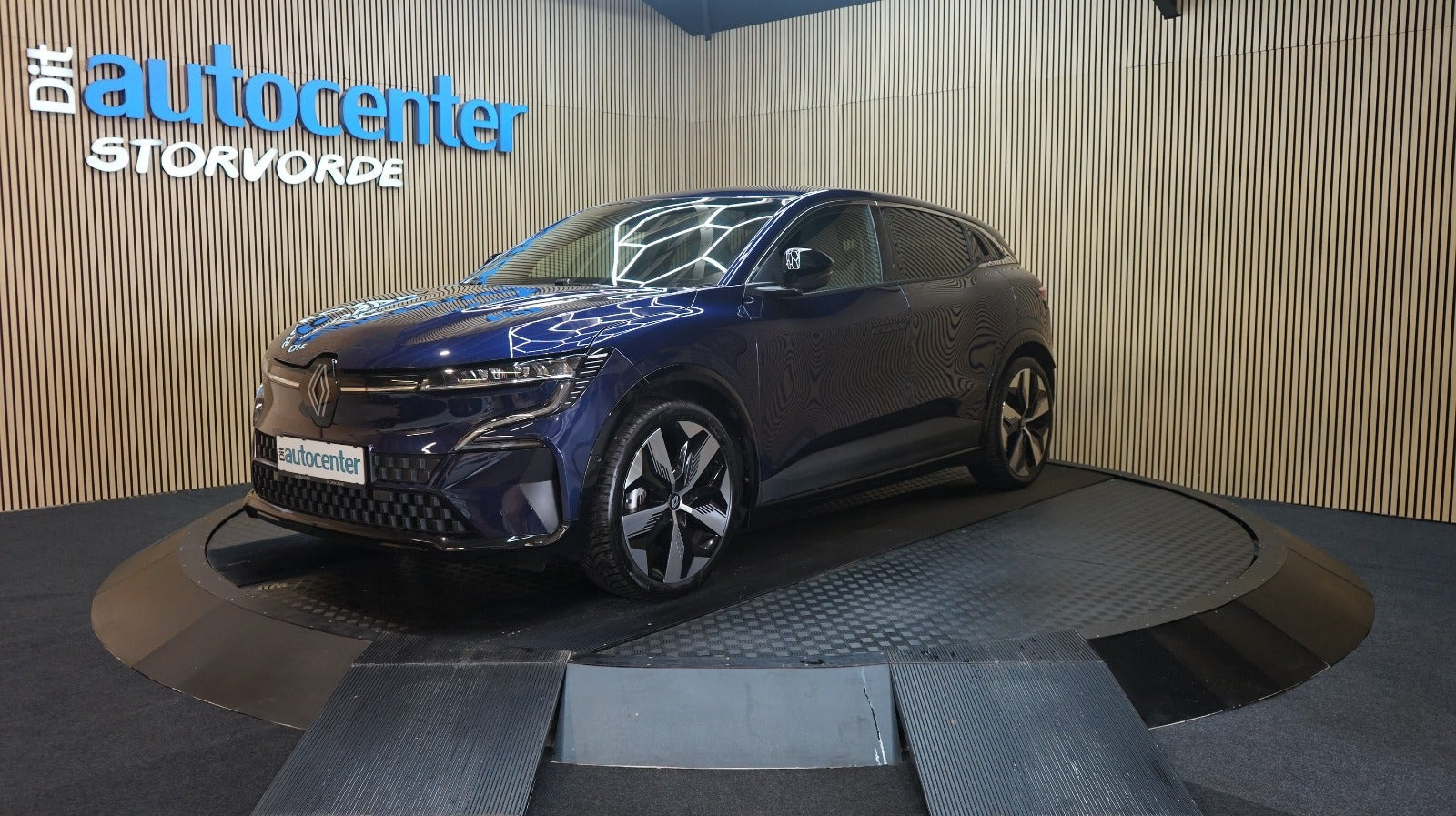 Blå Renault Megane E-Tech fra 2025