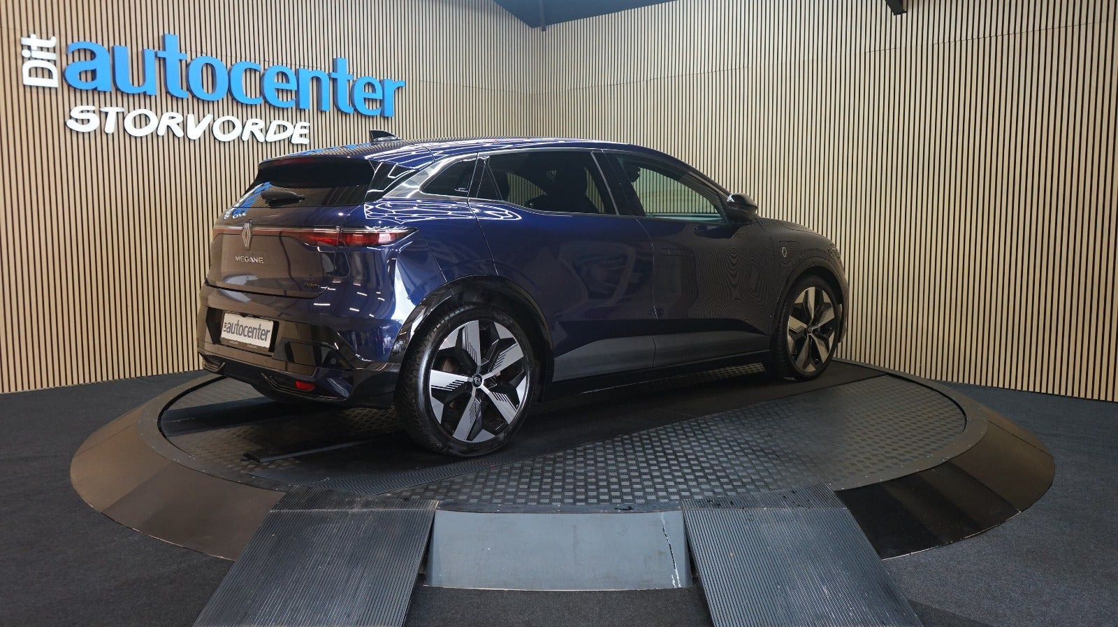 Blå Renault Megane E-Tech fra 2025