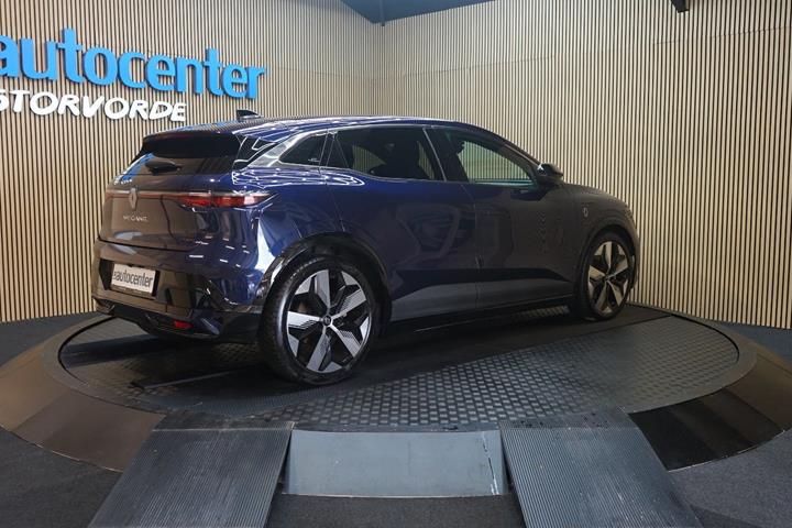 Blå Renault Megane E-Tech fra 2025