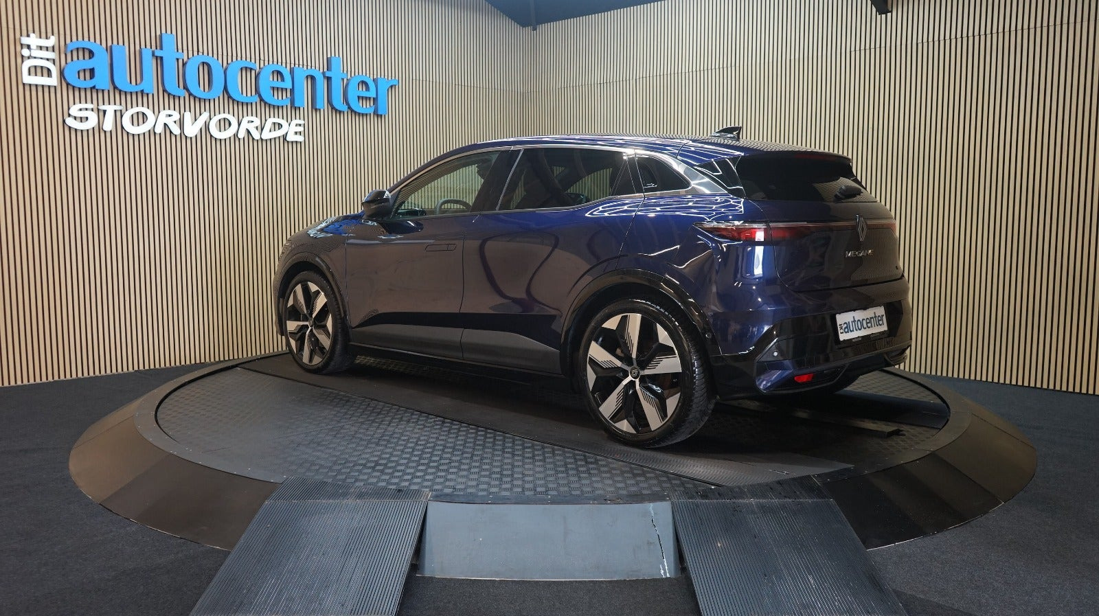 Blå Renault Megane E-Tech fra 2025