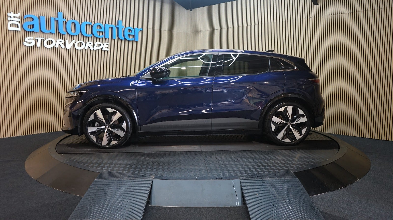 Blå Renault Megane E-Tech fra 2025