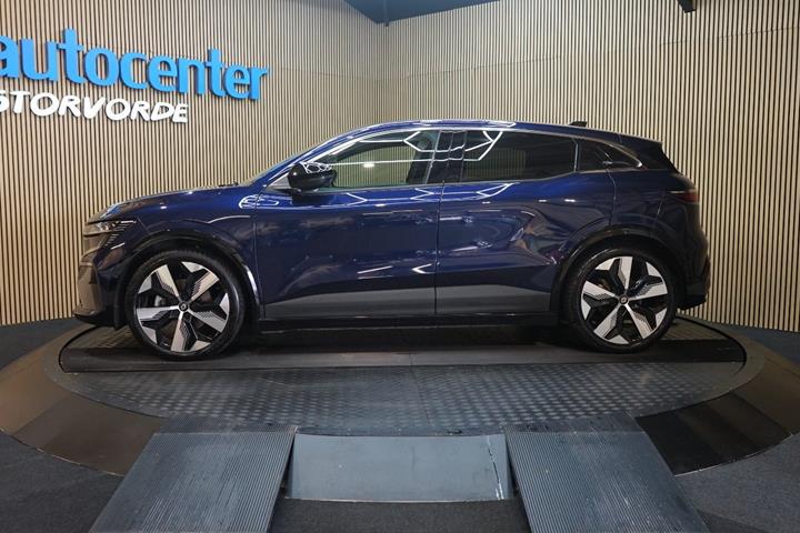 Blå Renault Megane E-Tech fra 2025