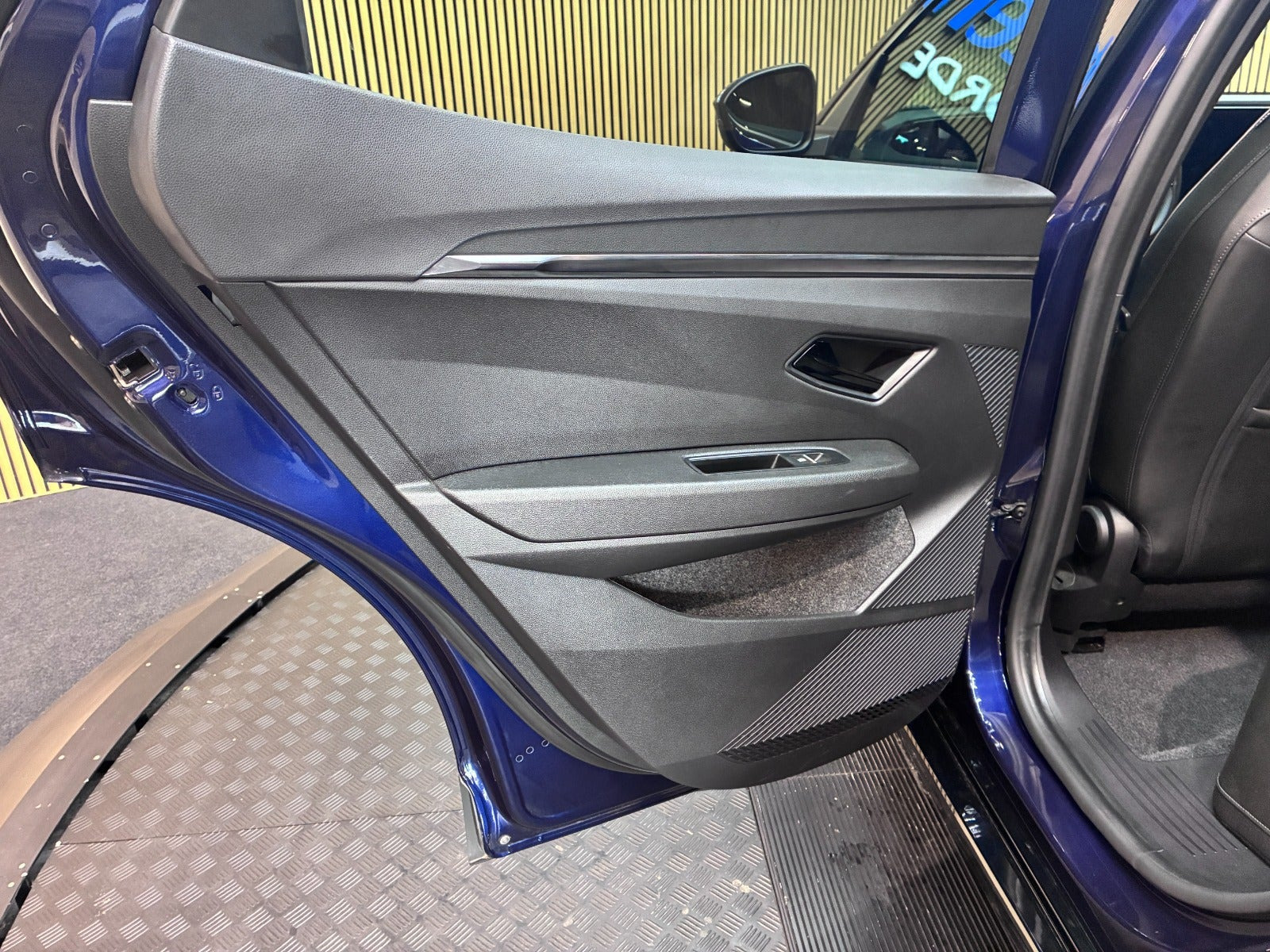 Blå Renault Megane E-Tech fra 2025