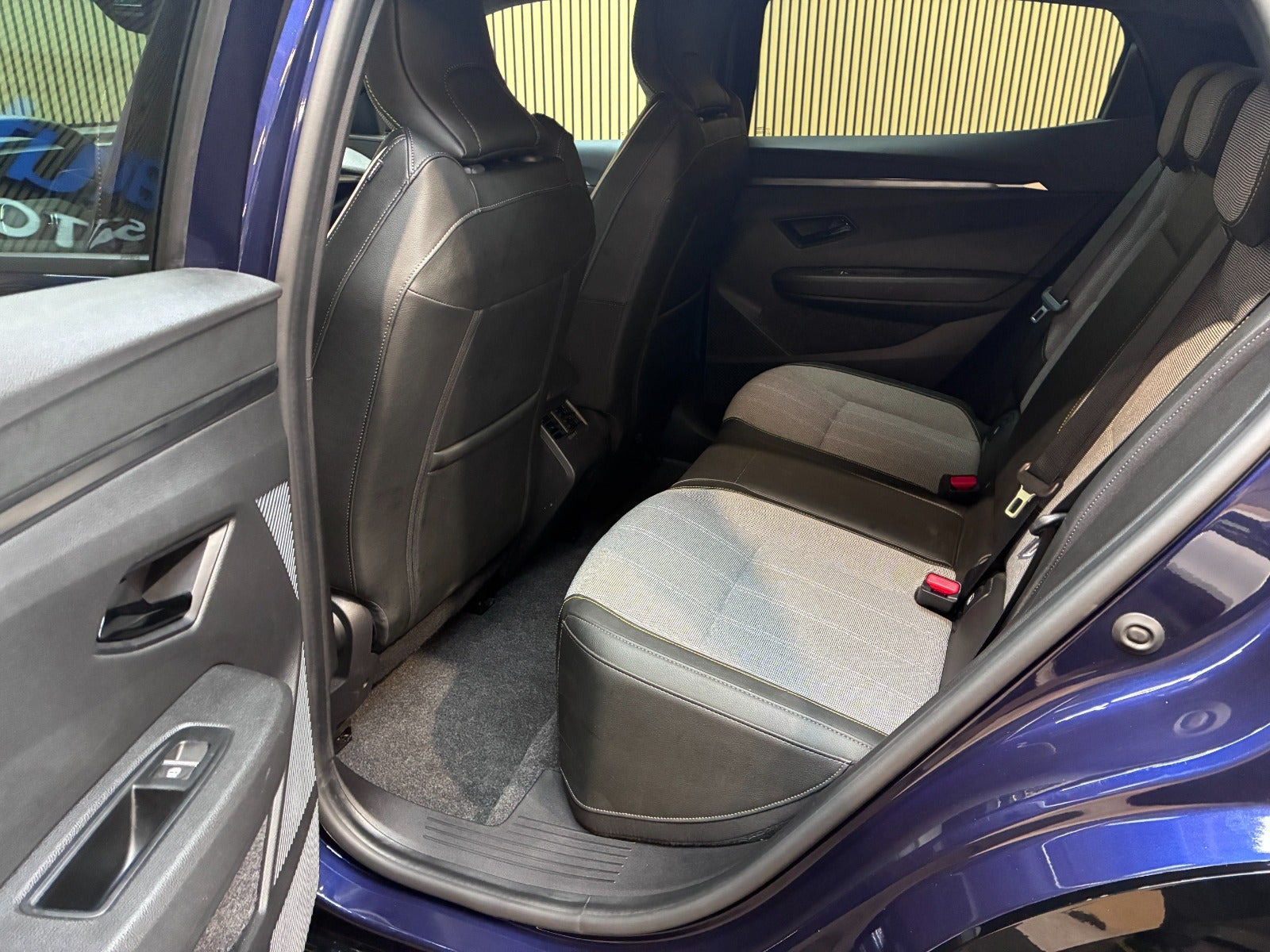 Blå Renault Megane E-Tech fra 2025
