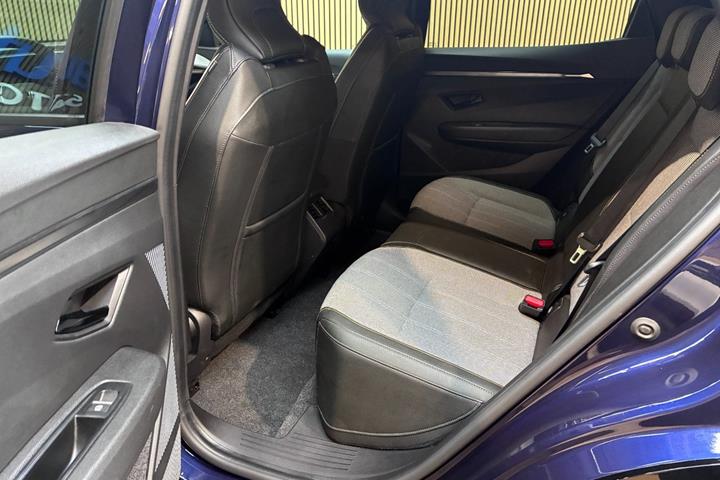 Blå Renault Megane E-Tech fra 2025