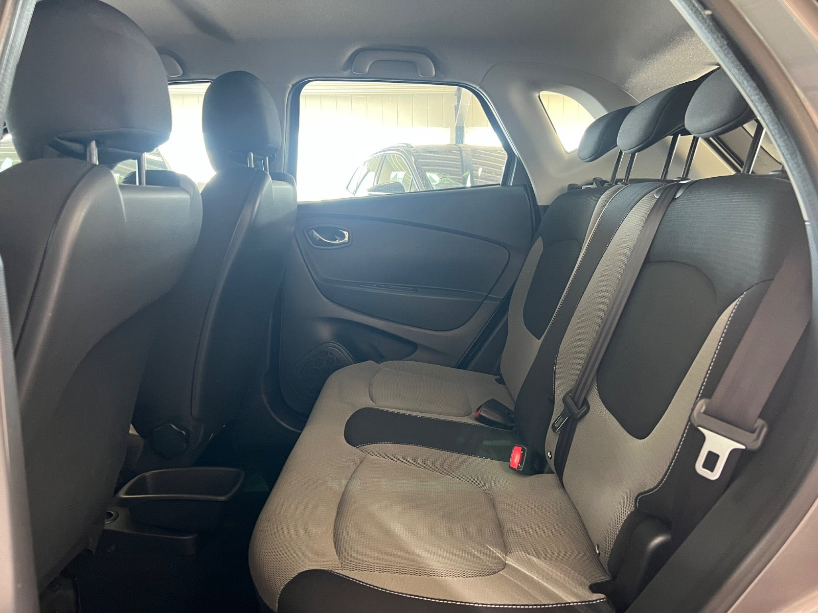 Grå Renault Captur fra 2013