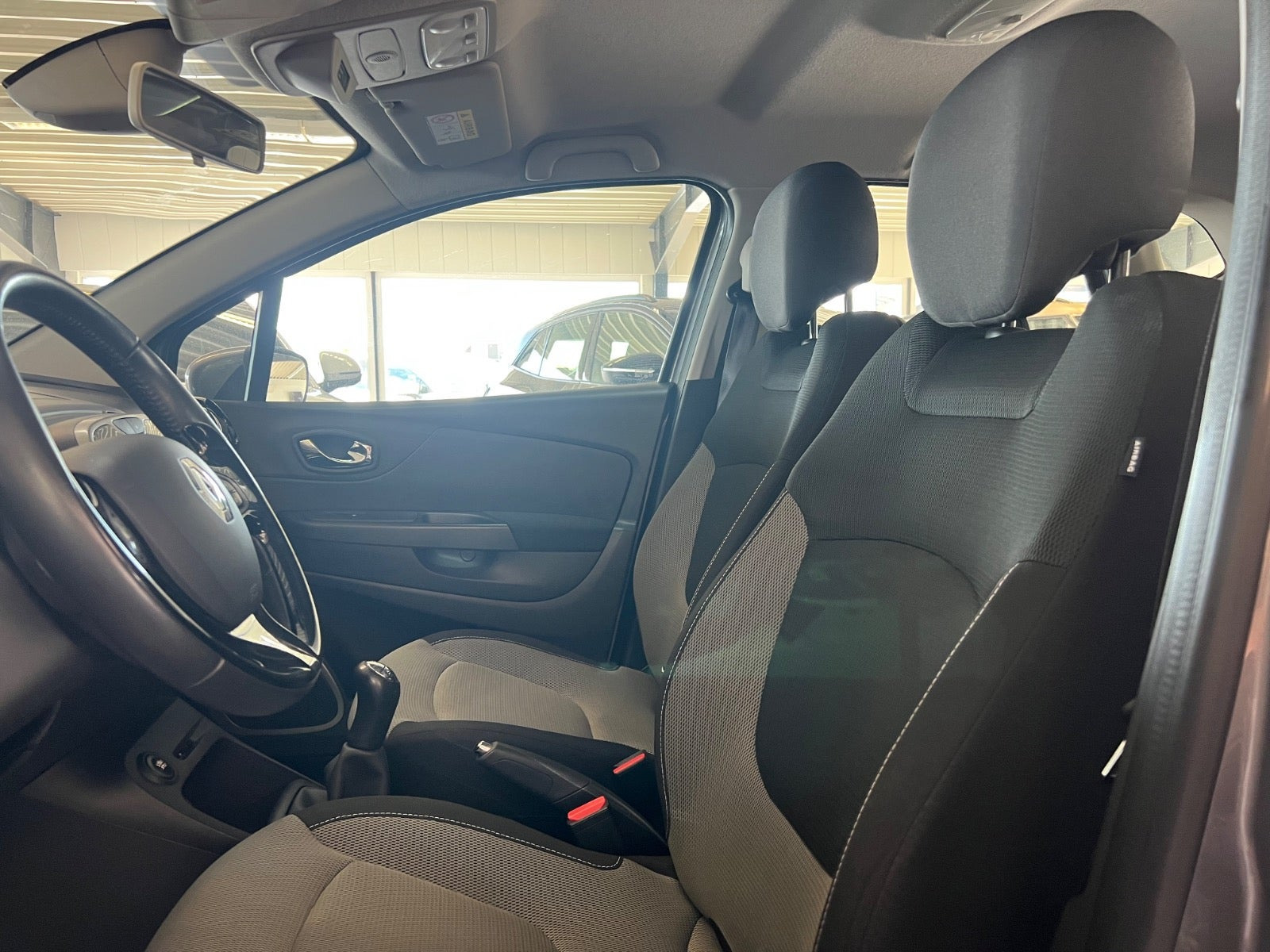 Grå Renault Captur fra 2013