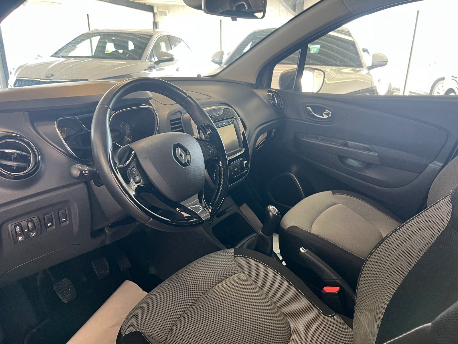 Grå Renault Captur fra 2013
