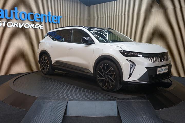 Hvid Renault Scenic E-Tech fra 2026 set udefra