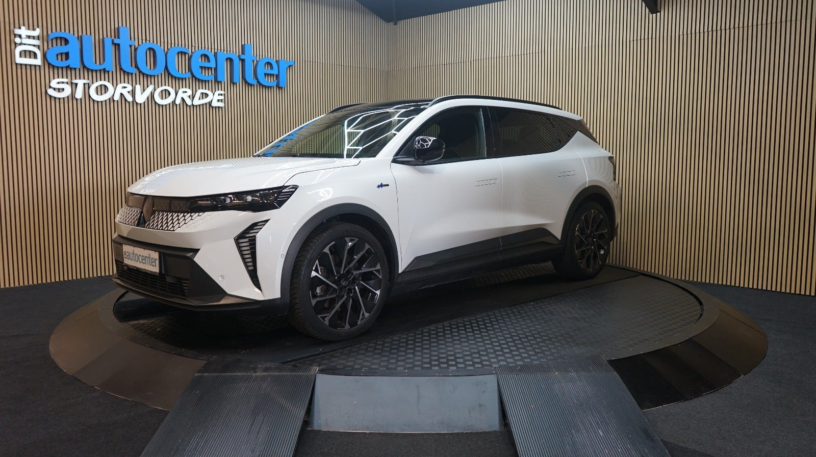 Hvid Renault Scenic E-Tech fra 2026
