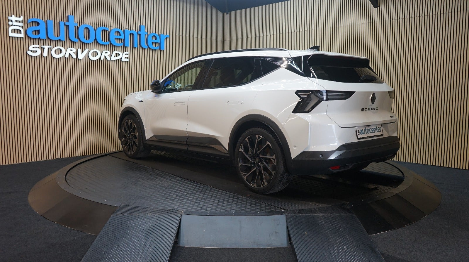 Hvid Renault Scenic E-Tech fra 2026