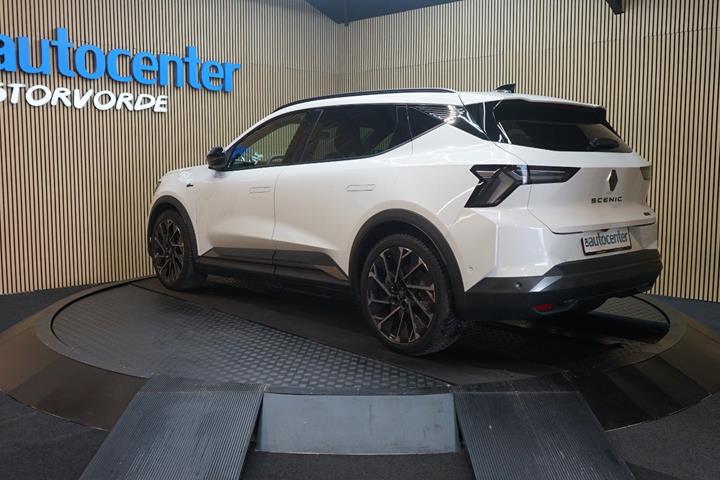Hvid Renault Scenic E-Tech fra 2026