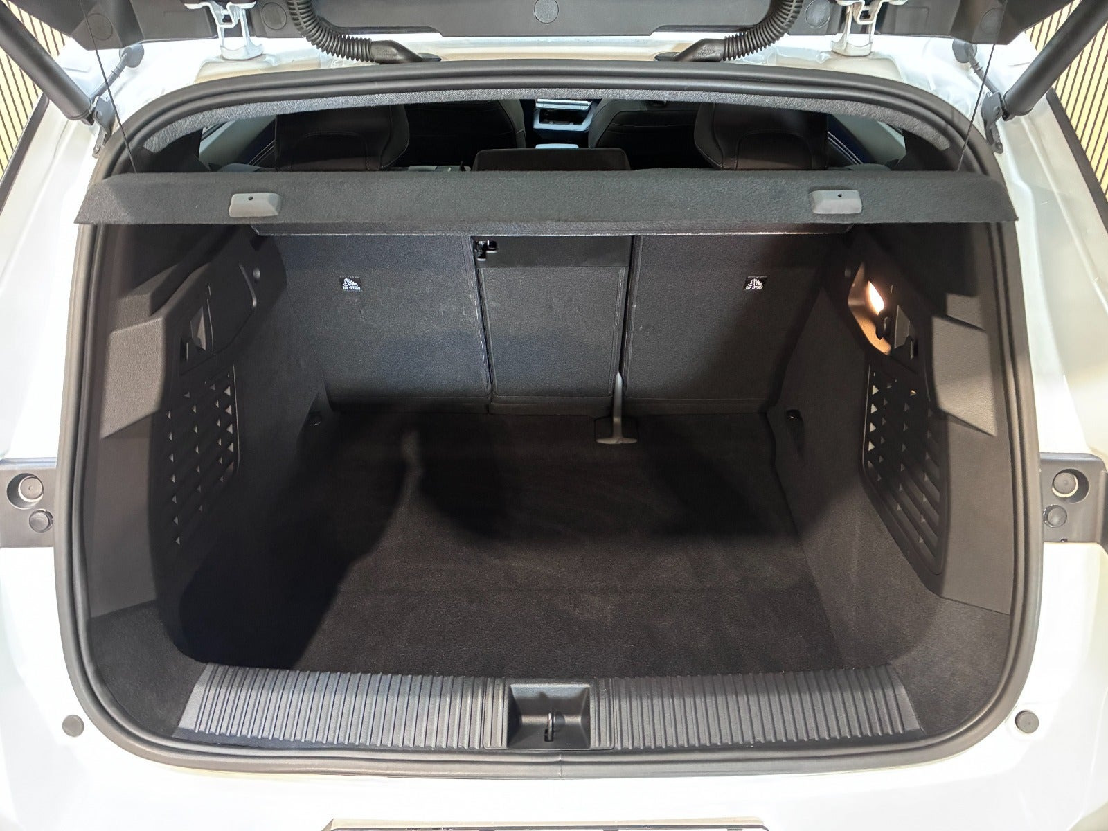 Hvid Renault Scenic E-Tech fra 2026