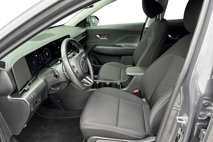 Grå Hyundai Kona fra 2024