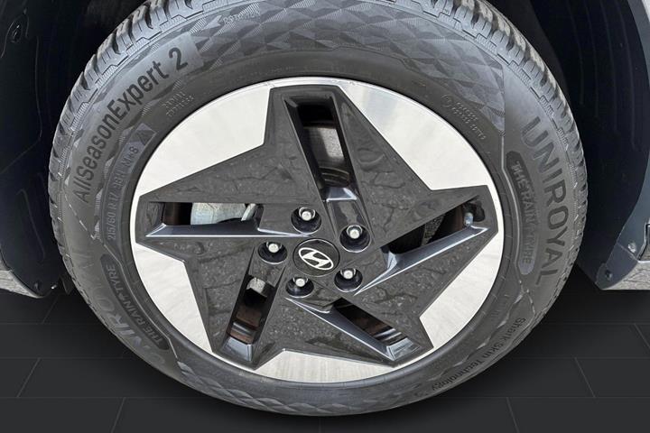 Grå Hyundai Kona fra 2024