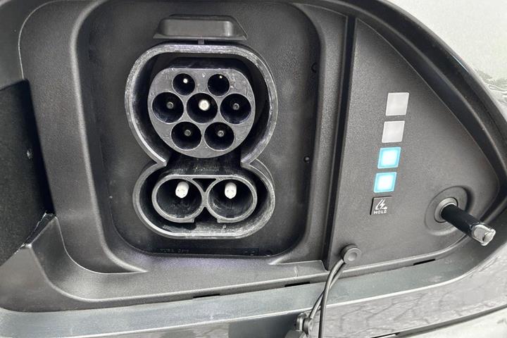 Grå Hyundai Kona fra 2024