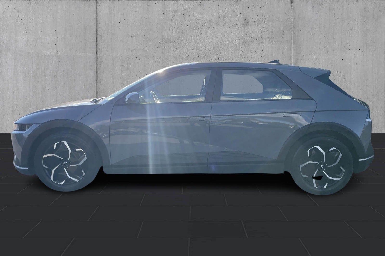 Grå Hyundai Ioniq 5 fra 2022
