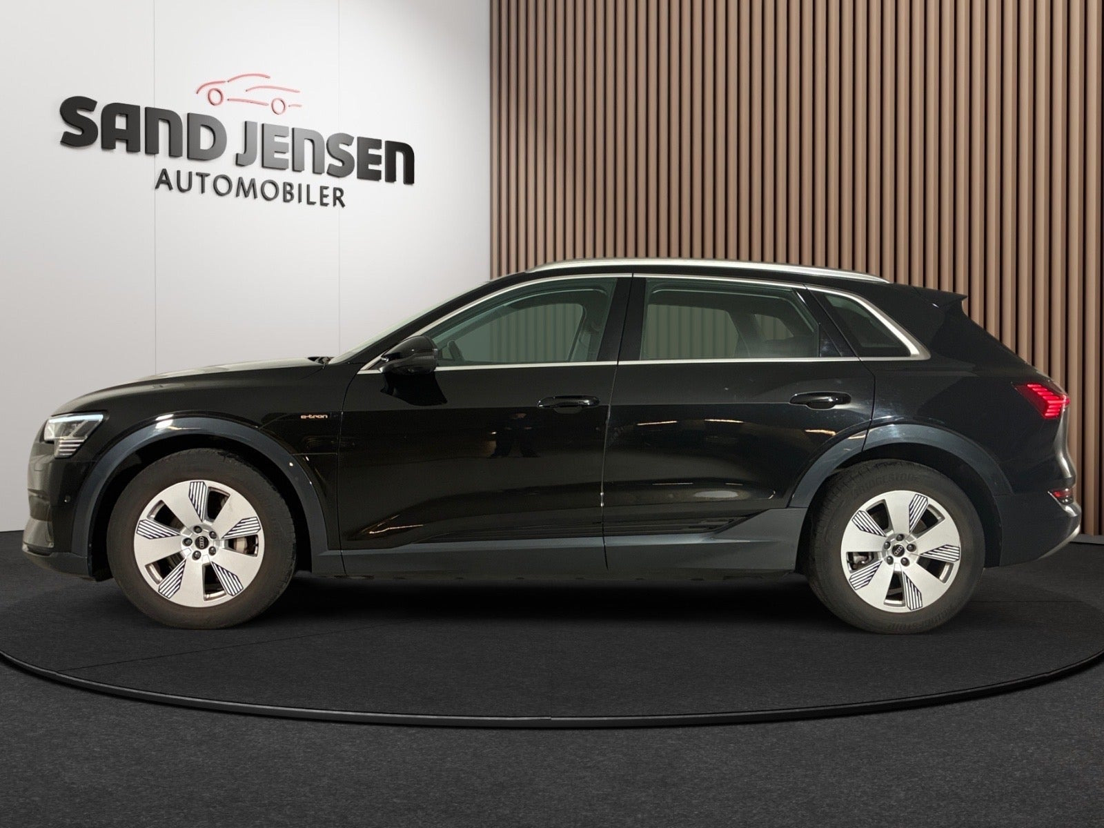 Sort Audi e-tron fra 2023