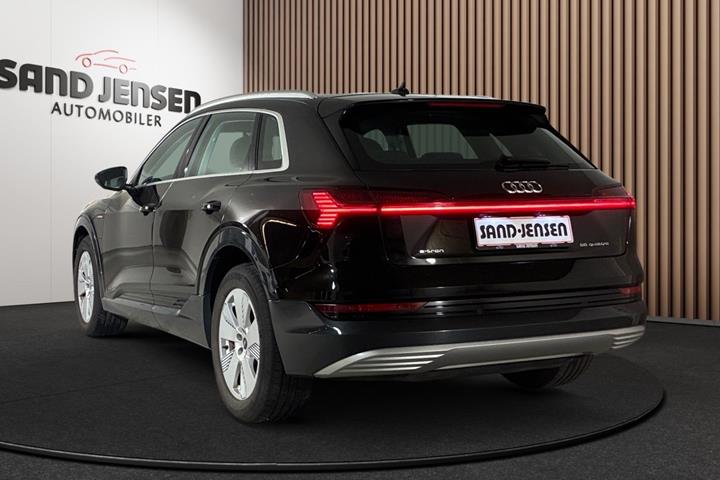 Sort Audi e-tron fra 2023