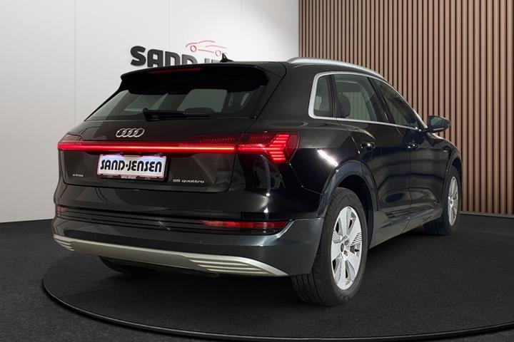 Sort Audi e-tron fra 2023