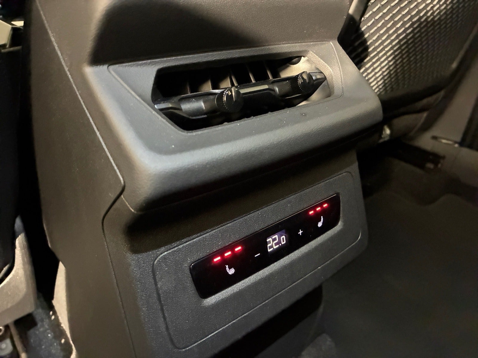 Hvid Audi Q6 e-tron fra 2024