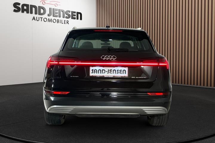Sort Audi e-tron fra 2023