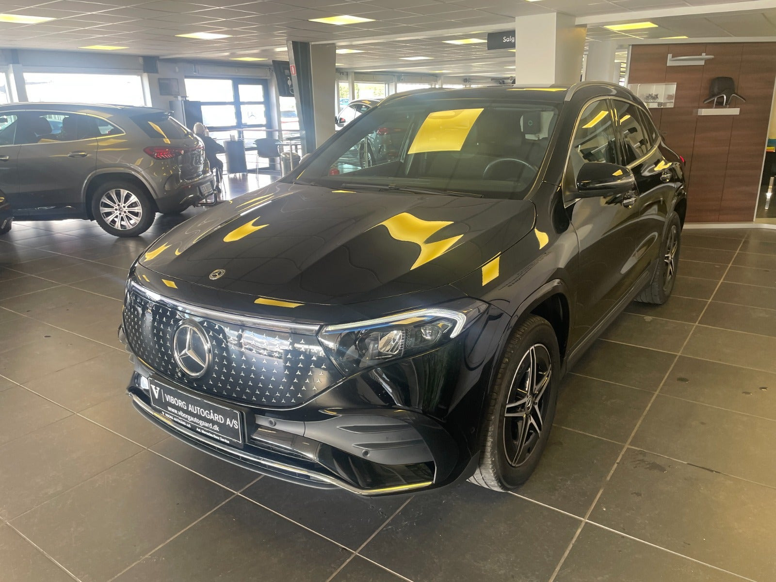 Sort Mercedes EQA350 fra 2025
