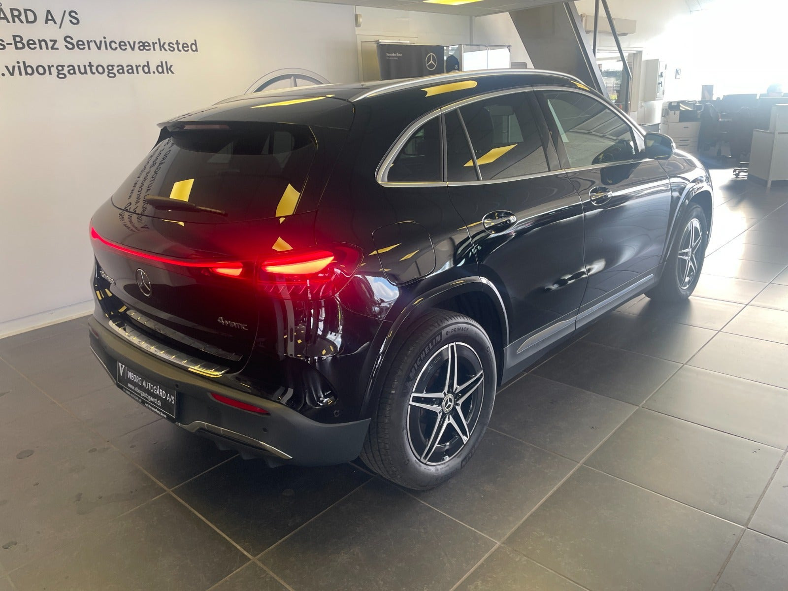 Sort Mercedes EQA350 fra 2025