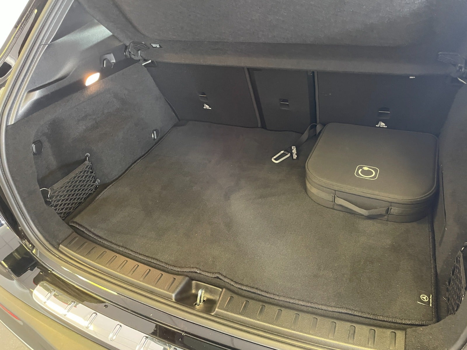 Sort Mercedes EQA350 fra 2025