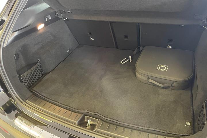 Sort Mercedes EQA350 fra 2025