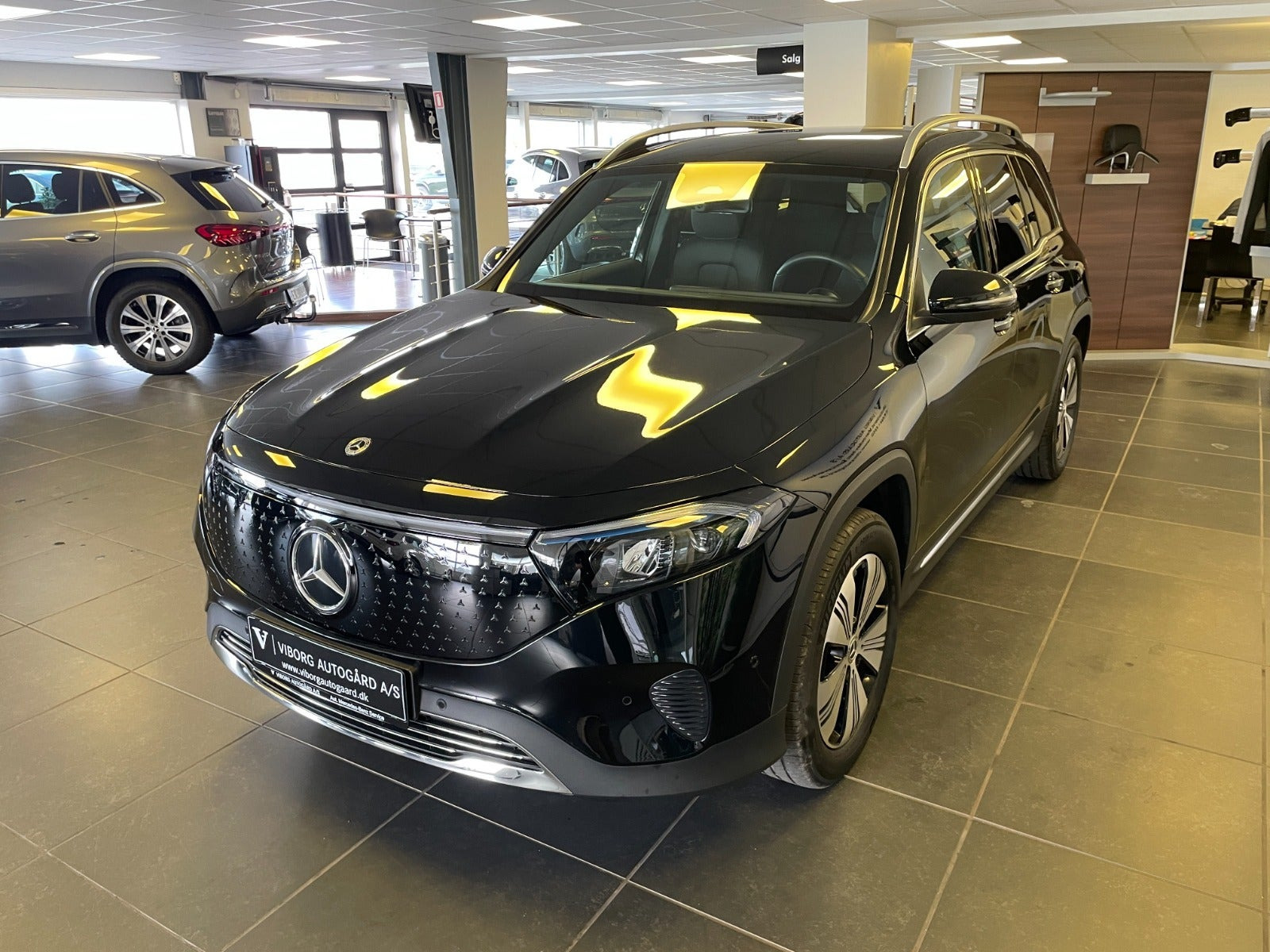 Sort Mercedes EQB250+ fra 2025