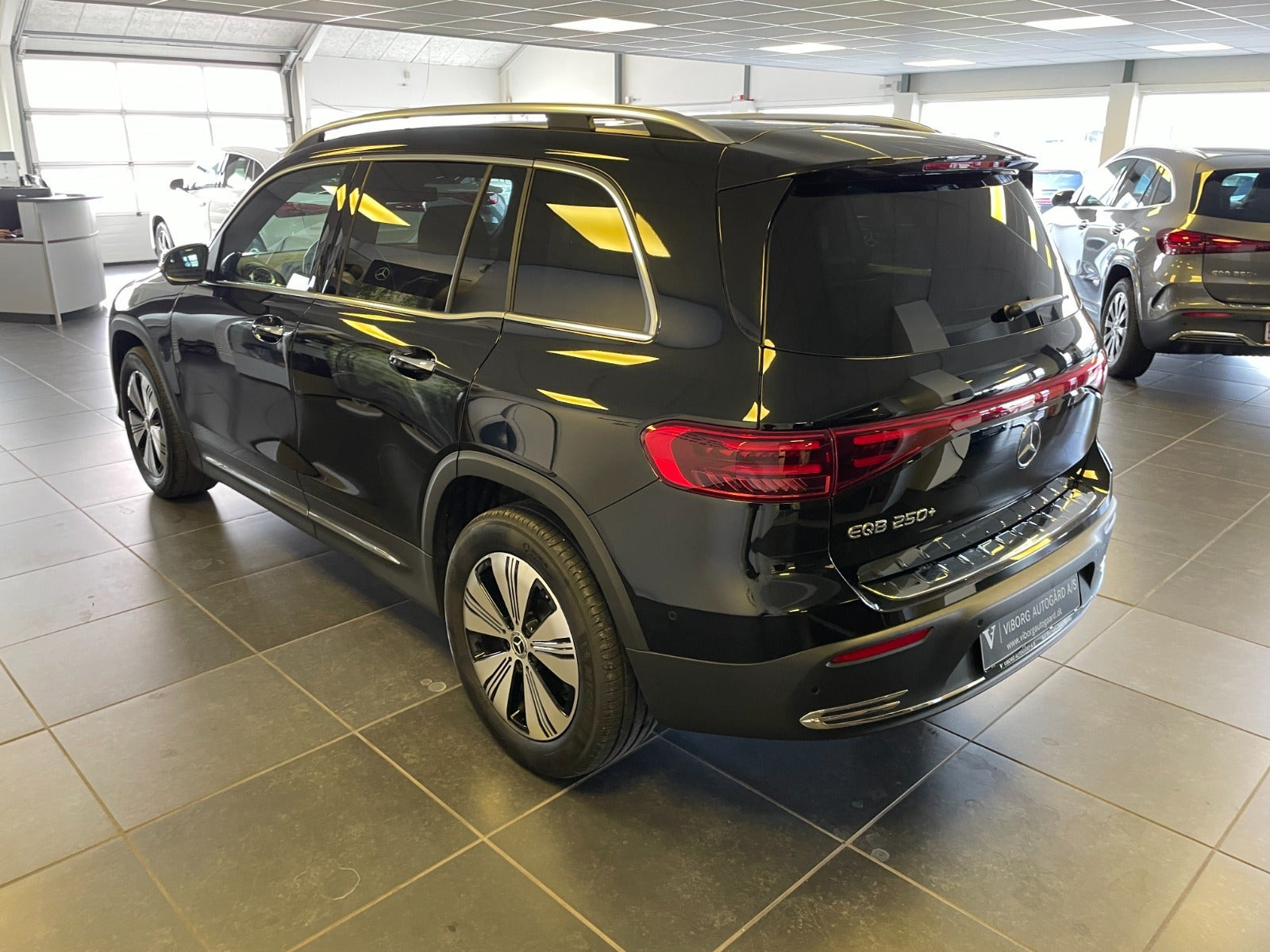 Sort Mercedes EQB250+ fra 2025