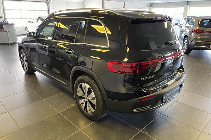 Sort Mercedes EQB250+ fra 2025