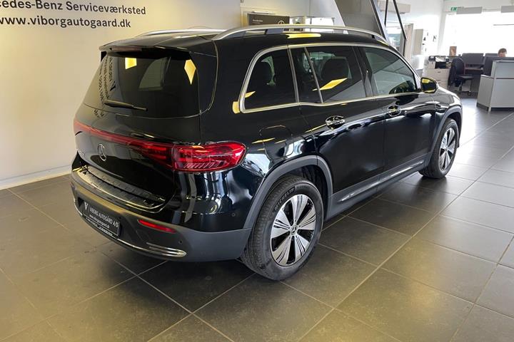 Sort Mercedes EQB250+ fra 2025