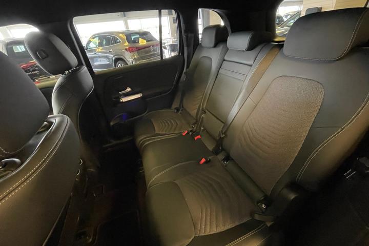 Sort Mercedes EQB250+ fra 2025