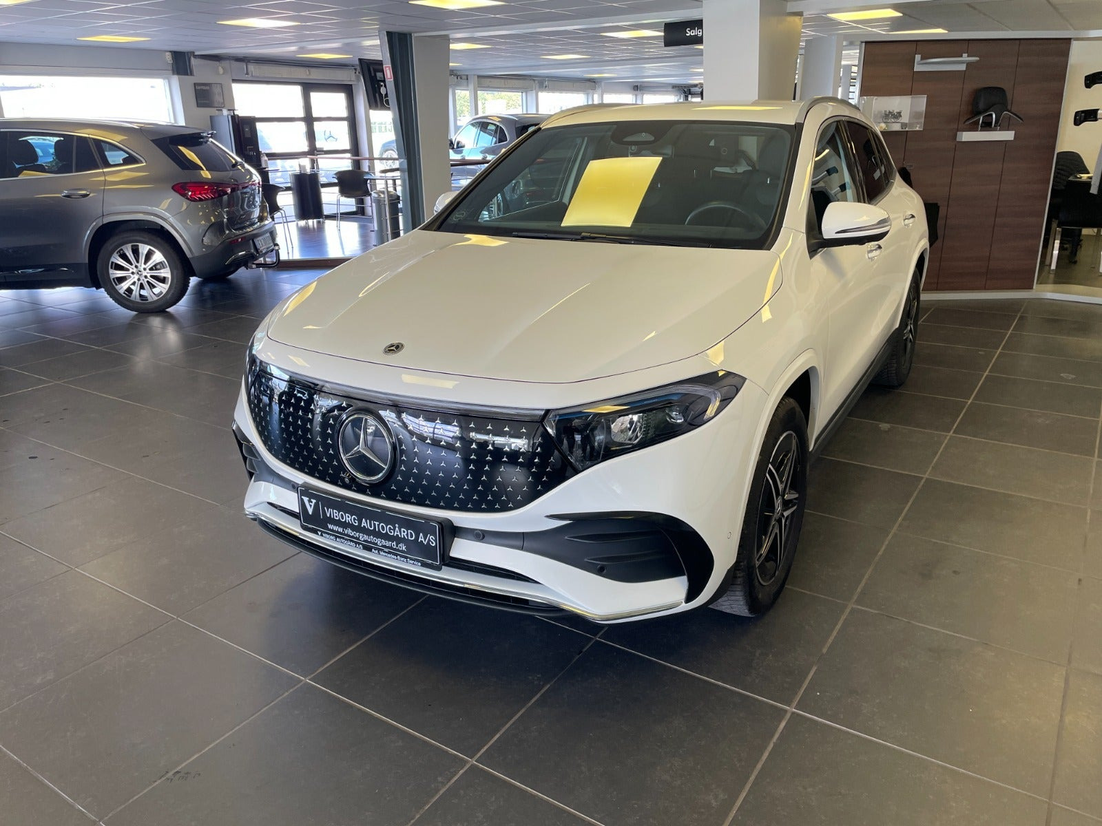 Hvid Mercedes EQA250+ fra 2025