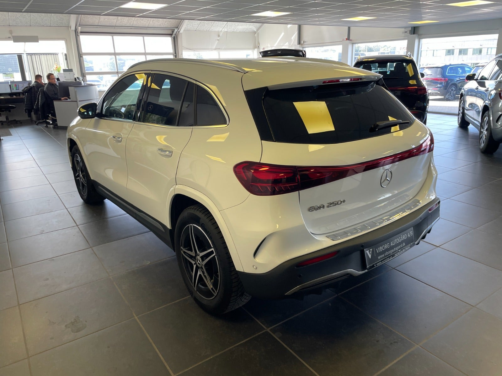 Hvid Mercedes EQA250+ fra 2025