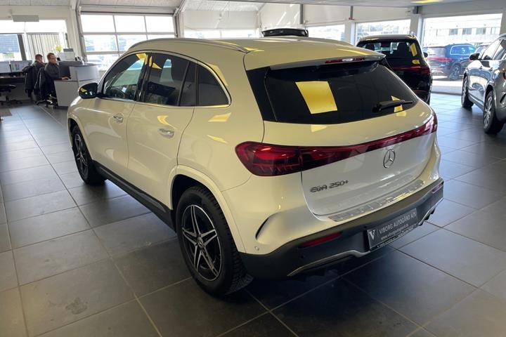 Hvid Mercedes EQA250+ fra 2025