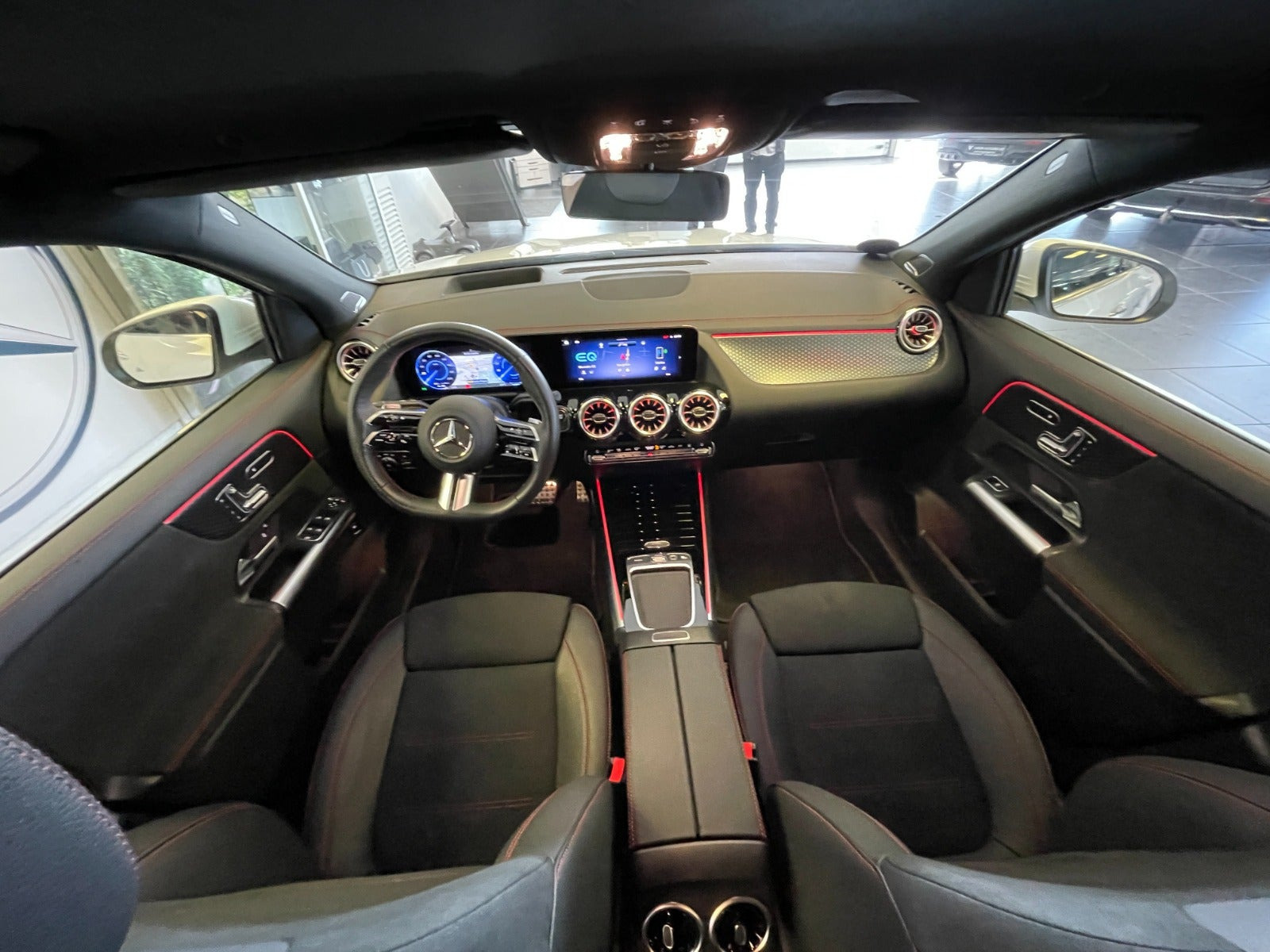 Hvid Mercedes EQA250+ fra 2025