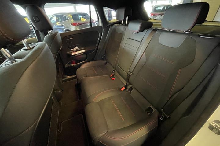 Hvid Mercedes EQA250+ fra 2025