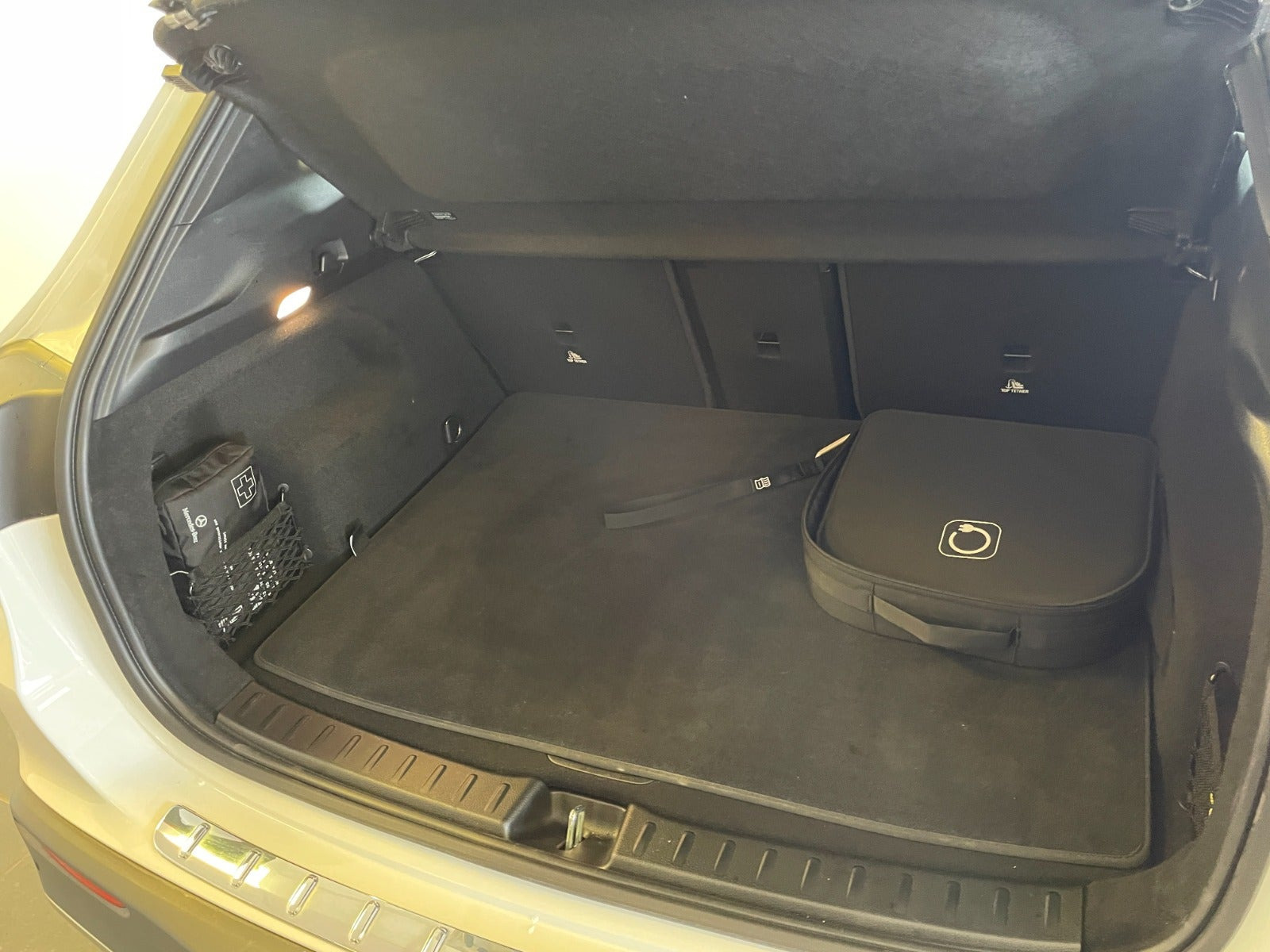 Hvid Mercedes EQA250+ fra 2025