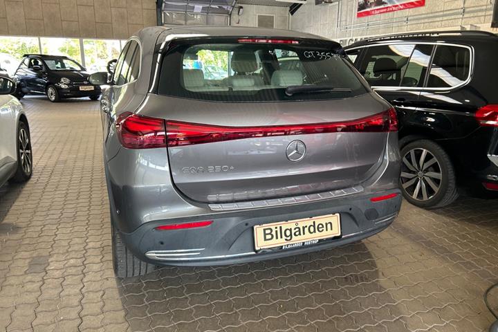 Sort Mercedes EQA250+ fra 2024